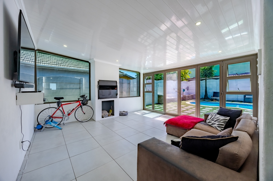 3 Bedroom Property for Sale in Avondale Western Cape
